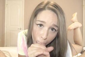 Covering her whole face in cumshot