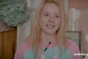 Ersties - 69 Fragen an Mia A mit einem heißen Solo auf dem Küchentisch