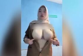 Viral Bu Guru Salsa Toket Besar strips & teases in uncensored POV
