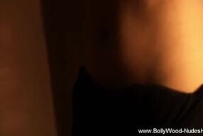 Celebrating Indian Sensuality: A Desi MILF's Solo Exhibition of Sensual Rhythms