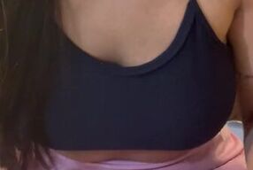 ESPOSA COM NEGÃO PIROCUDO NO MOTEL DANDO GOSTOSO CORNO FILMANDO ELA GOZOU NO PAU DO NEGÃO ELE DEU O