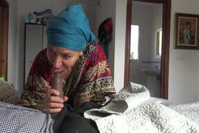 50 yaşındaki Türk annem 10 lira karşılığında büyük siyah pipimi emiyor - TURK PORNO ISTANBUL SEX