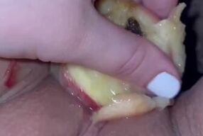 PEACH IN TEEN PUSSY-AMATEUR-SAUDI-ARABIAN SNOWWHITE-FEMALE KINKY FRUIT MASTURBATION-FOOD PORN-USA LA