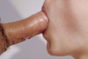 Mamada profunda amateur que acaba con una gran corrida en mi boca Plano corto, gemidos 4K