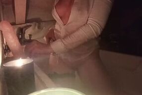 La Milf si masturba nella vasca