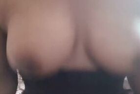 Hot Slut Girl Play With Tits - CamLucy මට ලොකු පයියක් ඕනේ මීගමුවේ සුපිරි ස්පා බඩුව සැප දෙන විදිය