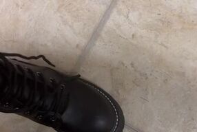 Boot try-on + toe wiggling