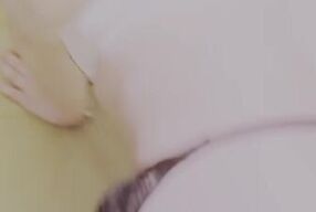 40代素人妻 清楚 色白ムチムチ 今日も暑いね 急いで来たから汗かいちゃった\ もう脱いじゃうね 早くお風呂入ろ ソファーで弄られてピクピクしちゃった 即尺して綺麗にしてあげる Mature Wife