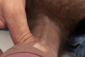 No puedo resistir correrme en la llamada con mi vecina