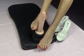 I jerk off a dildo with my feet in stockings
