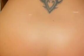 La voisine se prend une éjac faciale pendant le match de foot après une SODO bien HARD