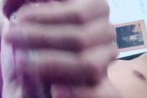 Me corro a chorros y mi familia está en el cuarto de al lado