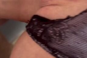 Blondie lässt sich beim lesen ficken