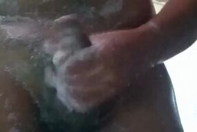 Ang lakas ng talsik ng tamod.ko habang naliligo napa jakol