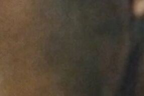 Un collègue m'a surpris en train de jouer avec ma chatte lors d'un voyage d'affaires ????