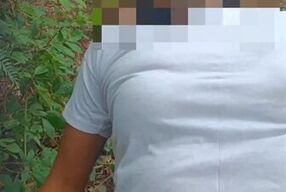 A la hermanastra colegiala le doy por su coño estrecho sin condon en la selva