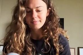 tiktok girl Live with massage gun