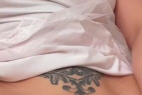 UKs longest labia gets wet.