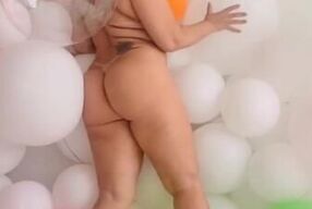 Naked on ballons
