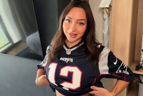 Quickie Find-Pro Hottie Fucks A Patriots Player - Sisi Rose