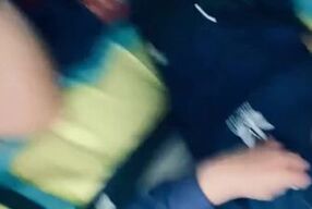 Esposa caliente sacándole la LECHE a su Esposo