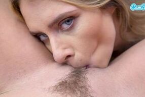 two girls fuck each other